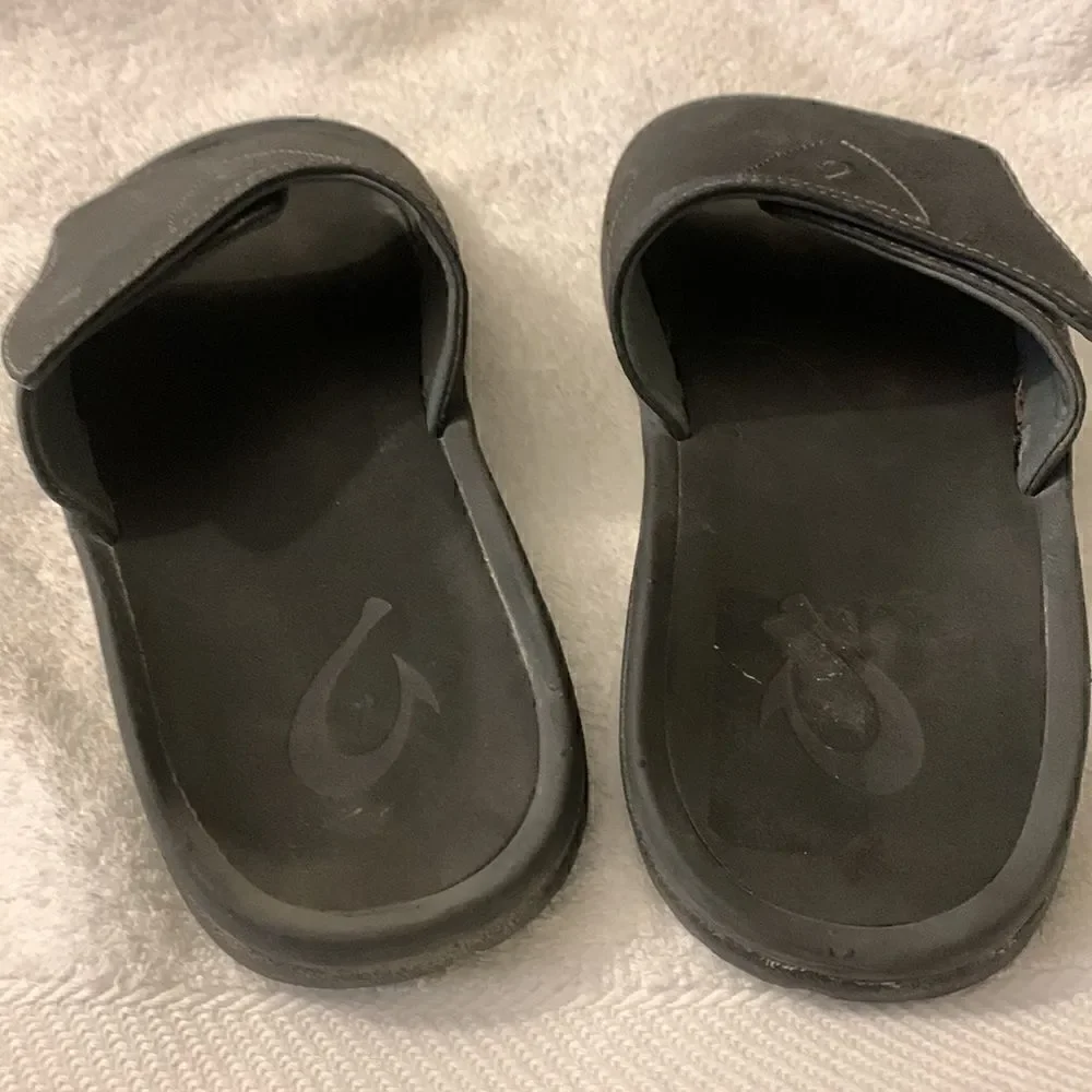 Olukia, sandals “NALU SLIDE”, size 9,  Velcro adjustable fronts, great condition